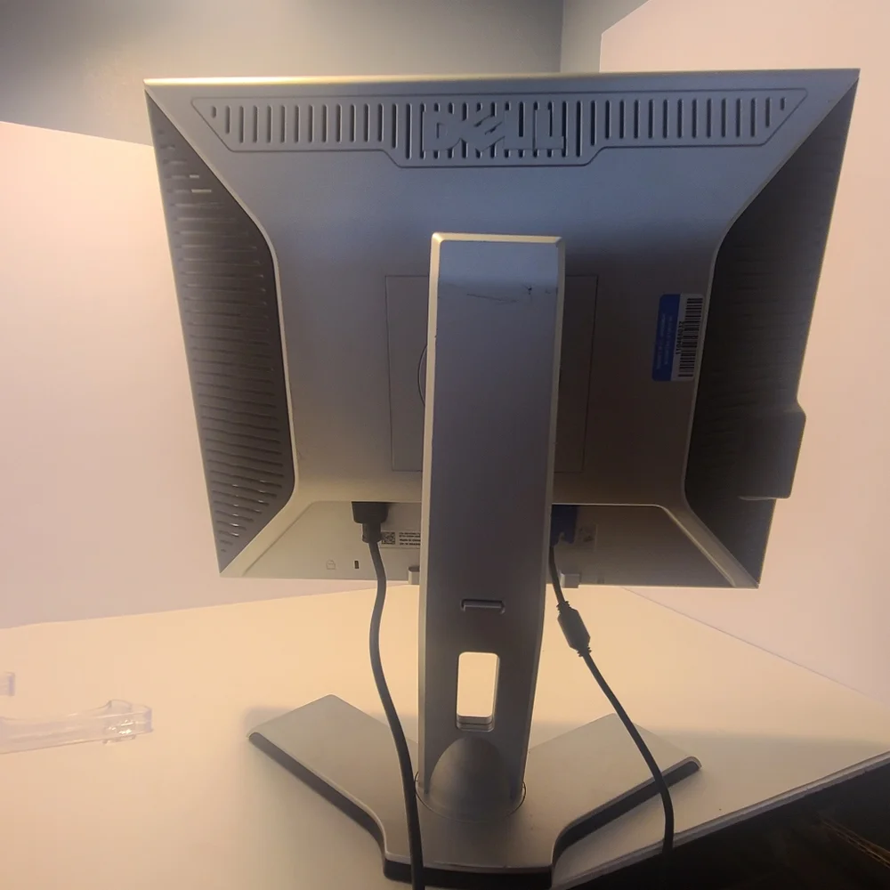Dell 1908WFP LCD Monitor I do have some scratches on the screen. Look at picture